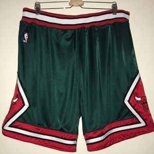 ‘08-‘09 Chicago Bulls Green Week Shorts